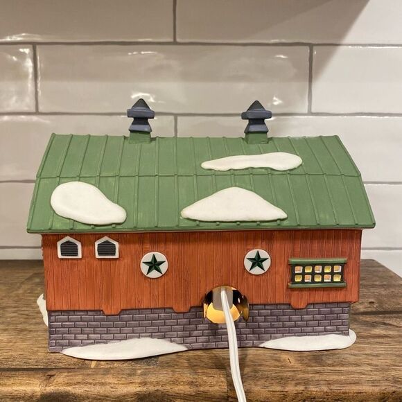 Department 56 Pennsylvania Dutch Barn New England Village #5648-0 Heritage - Picture 5 of 13